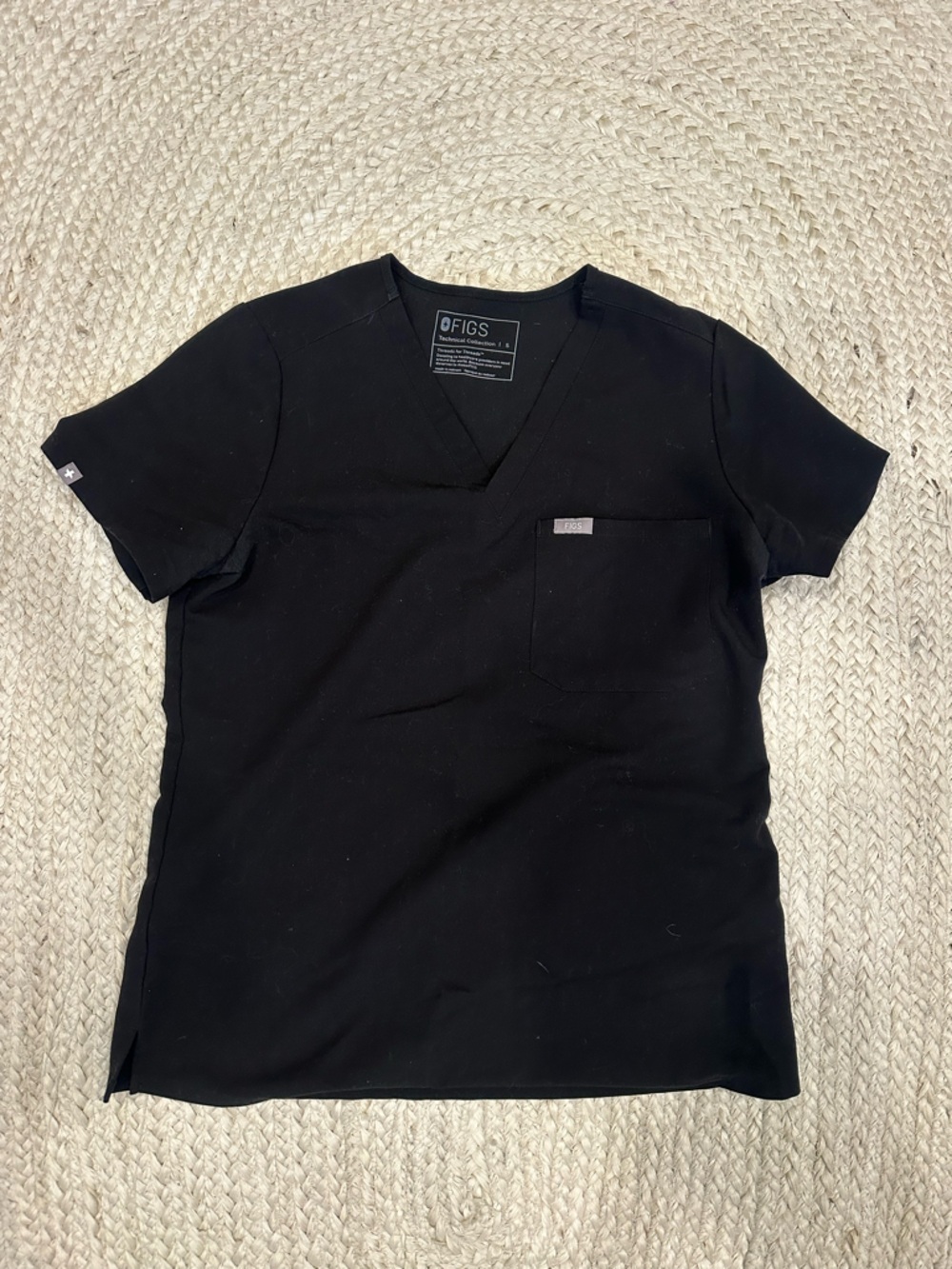 Figs Women’s V-Neck Scrub Top in Black